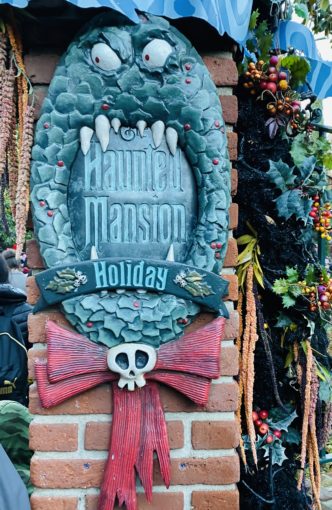 Haunted Mansion in Disneyland Sign